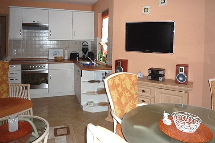 Küchenbereich mit Backofen in der Ferienwohnung